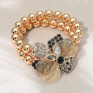 Elegant Gold and Black Floral Ring